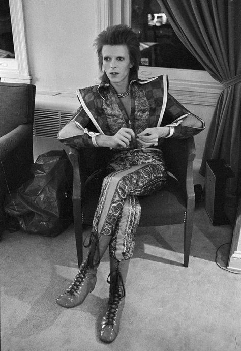 A Dec. 1, 1972 photo of Bowie in his Ziggy Stardust period pictured in Philadelphia. (Brian Horton/AP) Remembering David Bowie through the years - The Globe and Mail Angela Bowie, Duncan Jones, Ziggy Played Guitar, David Bowie Starman, Bowie Ziggy Stardust, Mick Ronson, Bowie Starman, David Bowie Ziggy, Aladdin Sane