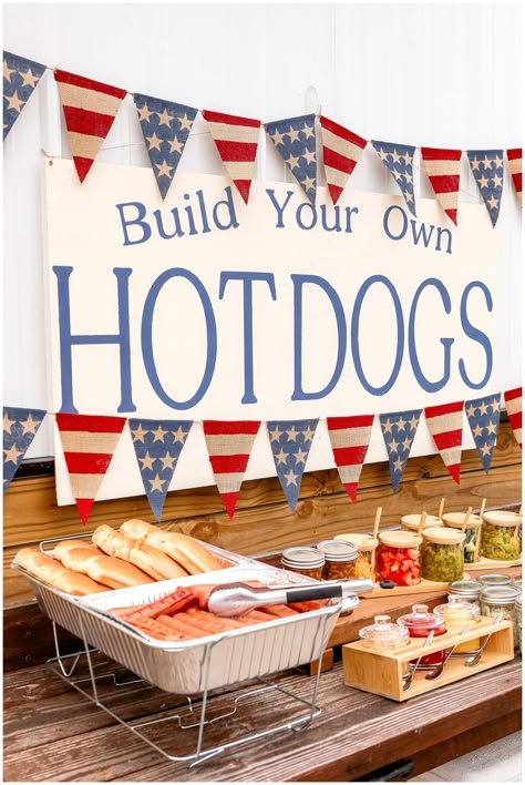 Hot Dog Presentation, Hot Dog Display For Party, Wedding Hot Dog Stand, Coney Bar Ideas, Hot Dog Stand Party, Hotdogs Party Ideas, Hamburger Hot Dog Bar, Hot Dog Station Birthday Parties, Hot Dogs For Party