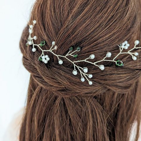 Dainty Hair Jewelry Green Hair Piece for Wedding Emerald Green - Etsy Green Hair Piece, Hair Piece For Wedding, Wedding Emerald Green, Green Hair Accessories, Hair Accessories For Bride, Accessories For Bride, Hair Brooch, Wedding Hair Jewelry, Bride Headband