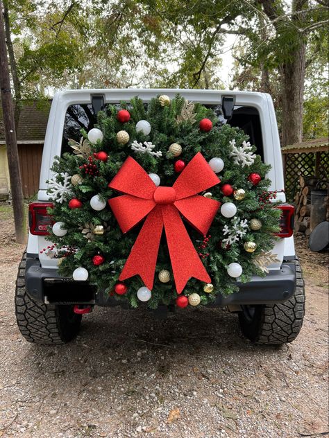 All hand mand, products from hobby lobby! Wrangler Christmas Decorations, Jeep Wrangler Christmas Wreath, Jeep Tire Decorations, Jeep Decorated For Christmas, Decorating Car For Christmas, Christmas Jeep Tire, Jeep Christmas Wreath, Holiday Jeep Decorations, Decorating Jeep For Christmas