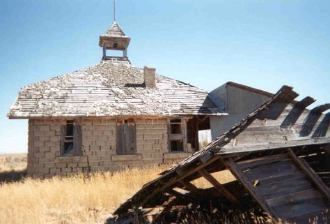 camas county, Id Explore Idaho, Idaho Adventure, Old School House, Travel Wishlist, American West, Abandoned Buildings, School Architecture, Ghost Towns, Travel Usa