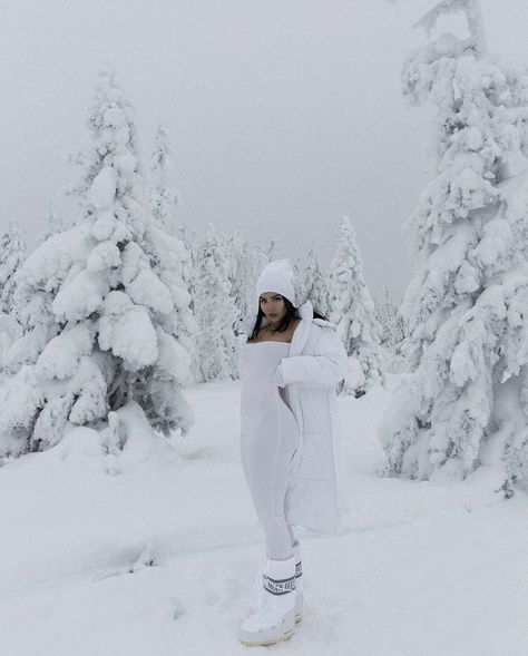 Ski Trip Aesthetic, Snow Outfits For Women, Amanda Khamkaew, Spiritual Elements, Workout Outfits Winter, Winter Vacation Outfits, Ski Trip Outfit, Snow Photoshoot, The Four Elements