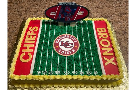 Kansas City Chiefs Cakes, Chiefs Birthday Cake, Kansas City Chiefs Cake, Football Cupcake Cakes, Football Field Cake, Superbowl Cake, Football Cupcake, Football Birthday Cake, Football Cupcakes