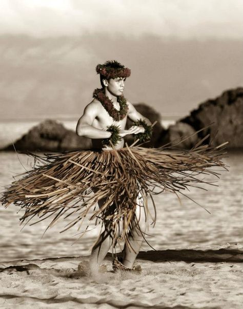 Hawaiian Hawaii Hula, Hawaiian Dancers, Polynesian Men, Polynesian Dance, Hawaiian History, Polynesian Islands, Hula Dance, Hula Dancers, World Dance