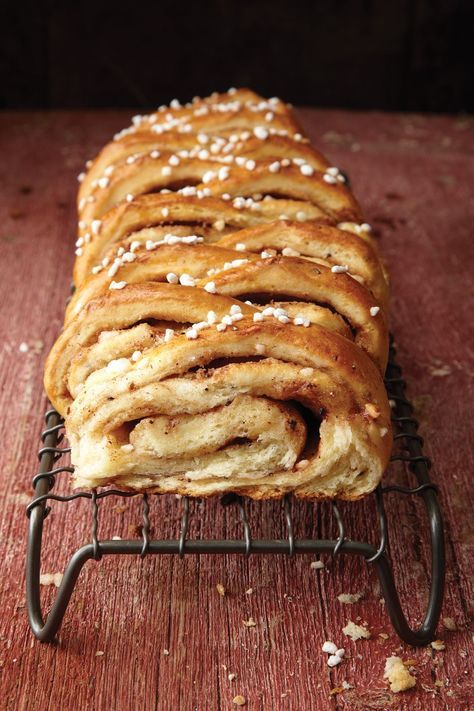 Cardamom Bread Recipe, Cardamom Recipe, Coffee Bread, Coffee Snacks, Norwegian Food, Scandinavian Food, Sweet Coffee, Swedish Recipes, Challah