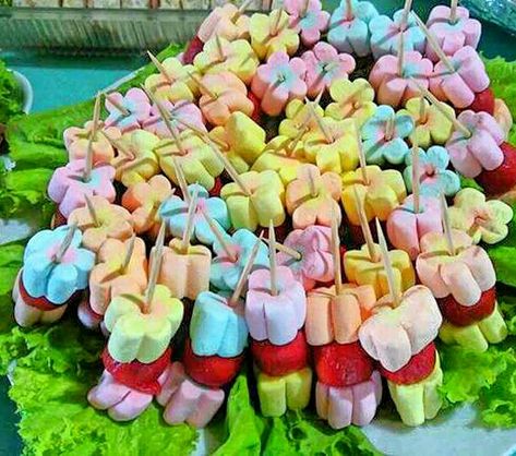 Filipino Finger Food, Pinoy Birthday Party Food, Pinoy Fiesta, Marshmallow Sticks, Fiesta Birthday, Birthday Party Tables, Easy Food Art, Birthday Party Food, Pinoy Food