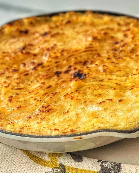 Fisherman Pie Recipes, Fisherman’s Pie Recipe, Fishermans Pie Recipe, Fisherman's Pie, Pescatarian Dinner, American Test Kitchen, Creamed Leeks, Potato Toppings, Fish Pie