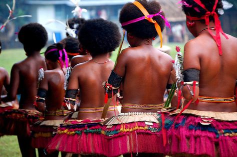 group of women doing traditional dance Trobriand Islands, Tribes Of The World, Indigenous Tribes, Traditional Dance, Indigenous Americans, Island Art, Papua New Guinea, Traditional Dresses, Beautiful Dresses