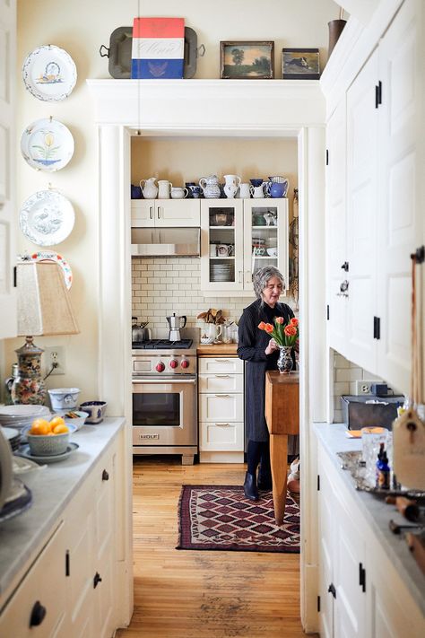 Butler Pantries, Wit And Delight, Cup Of Jo, Minnesota Home, Cottage Interiors, Cozy Kitchen, Cottage Kitchen, Guest Bedrooms, White Cabinets