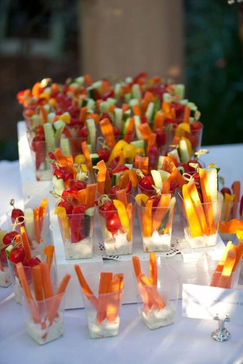 Vegan Wedding Food, Wedding Cocktail Hour Food, Hors Devours Appetizers, Wedding Hors D'oeuvres, Hors Devours, Vegetable Cups, Cocktail Hour Food, Wedding Snacks, Wedding Appetizers