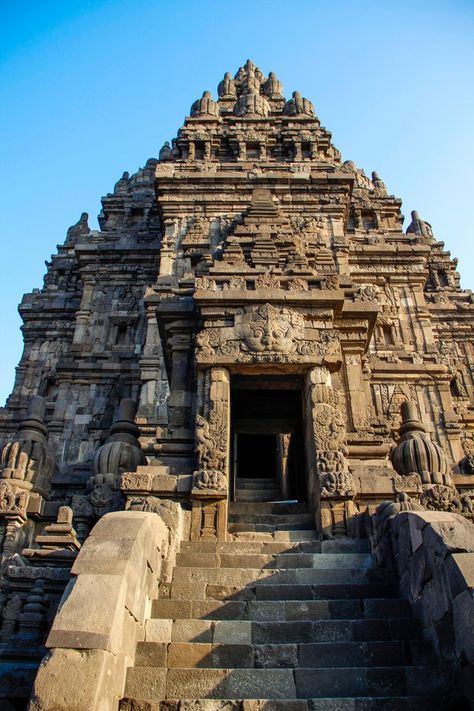 Golden Architecture, Temple Stairs, Prambanan Temple, Climbing Stairs, Borobudur Temple, Stair Climbing, Photo Gold, Beautiful Figure, Beautiful Buildings