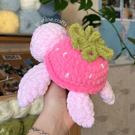 Sweet strawberry turtle 🍓 In the making of a blueberry one 🫐 What other fruits do you think would be cute?! 🐢 #turtle #crochet #amigurumi #amigurumiaddict #crochetersofinstagram #kawaii #strawberryturtle #cute Fruit Turtle, Strawberry Turtle, Crochet Turtles, Turtle Crochet, Cute Turtle, Crochet Turtle, Amigurumi Ideas, Crochet Food, Crochet Animals