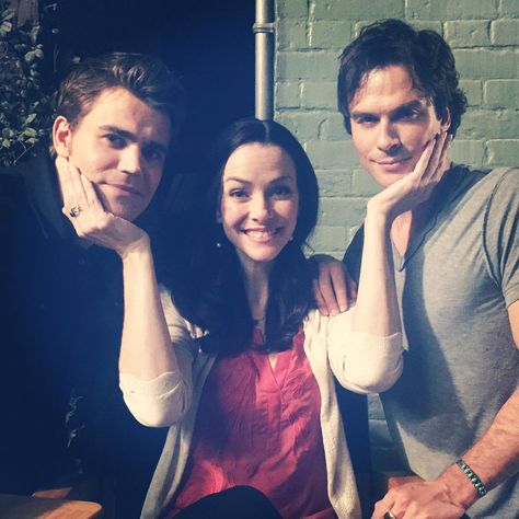 Ian Somerhalder Photoshoot, Annie Wersching, Tvd Cast, Damon Salvatore Vampire Diaries, Hemlock Grove, The Vampire Diaries 3, Vampire Diaries Wallpaper, Vampire Diaries Funny, Casting Pics