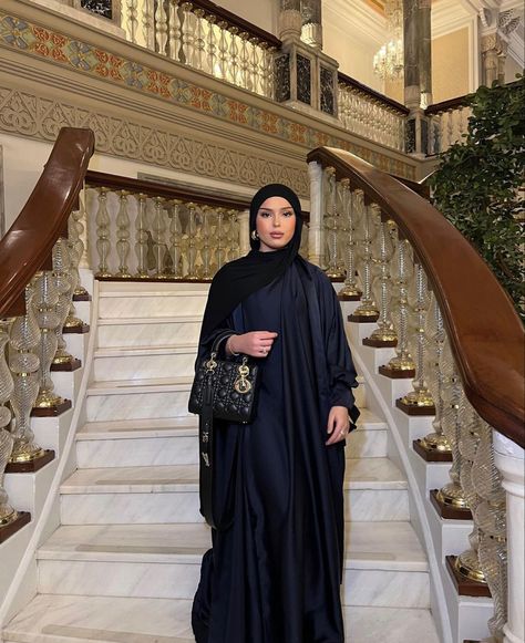 Black Abaya Outfit, Abaya Luxury, Khimar Hijab, Modest Girly Outfits, Black Hijab, Black Abaya, Modern Hijab Fashion, Modest Fashion Hijab, Muslim Fashion Hijab Outfits