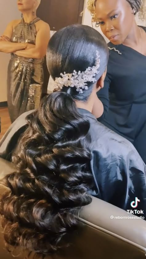 Formal One Side Hairstyles, Braidsmaids Hairstyles Black Women, Wedding Ponytail Black Women, Wedding Day Hairstyles For Black Women, Sweet 16 Hairstyles Black Women, Weddings Black People, Wedding Hairstyles For Bride Down, Prom Looks Hairstyles, Bridesmaid Ponytail Hairstyles