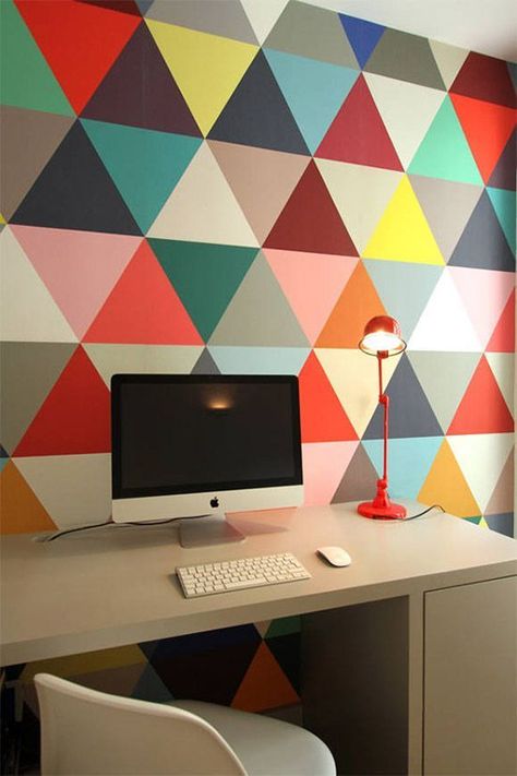 Ingenious Breathtaking Wall Art Decor Meant to Feed Your Imagination_homesthetics.net (4) Colorful Office Space, Andermatt, Colorful Apartment, Triangle Wall, Office Colors, Geometric Wall Art, A Desk, Office Walls, Geometric Wall