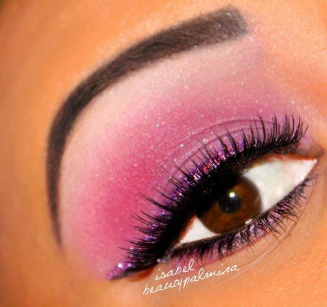 Pink glam Mcbling Makeup, Makeup Utensils, Club Makeup, Eye Makeup Images, Y2k Makeup, Scene Makeup, Makeup Nails Art, Eye Makeup Styles, Magical Makeup