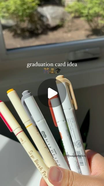 sarah 💐 on Instagram: "grad card idea 💡🧸🎓🎉 congrats to all the recent grads! 
•
•
•
#cardmaking #cardideas #cardinspo #greetingcard #art #diy #craft #bdaycard #mildliners #doodle #stationery #aesthetic" Graduation Cards Diy, Stationery Aesthetic, Grad Cards, Congrats Grad, Graduation Cards, Diy Cards, Art Diy, Card Making, Doodles