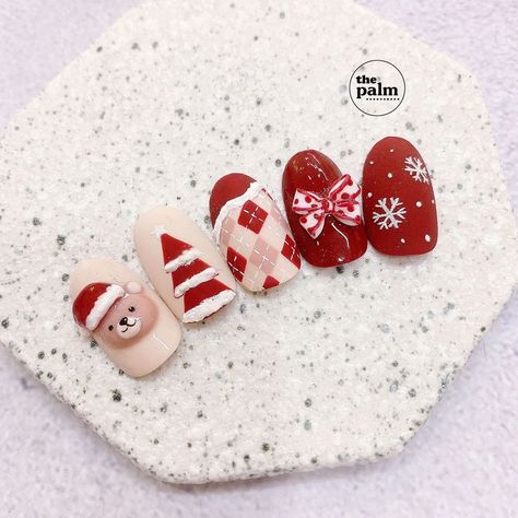 Christmas Nails Kawaii, Christmas Kawaii Nails, Nail Art Natal Xmas, Nail Noel Korea, Nail Christmas Korea, Kawaii Christmas Nails, Nail Art Natal, Korea Nail Art, Nail Noel