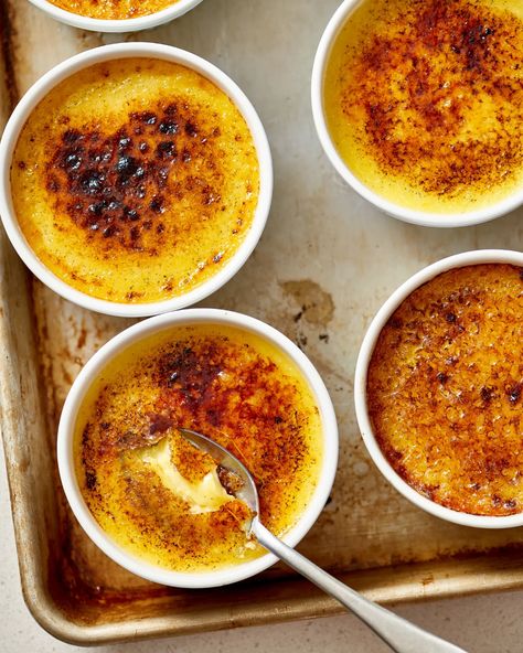 Leftover Egg Yolks Recipes, Egg Yolk Recipes, Romantic Desserts, Creme Brulee Recipe, Brulee Recipe, Creme Brûlée, Dessert Simple, Dessert For Two, Egg Yolks