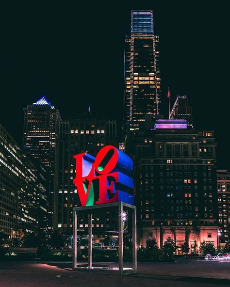 Philly Aesthetic, Teenage Fever, Visit Philly, Vision Board Photos, Love Park, Dream Places, Brotherly Love, Philadelphia Pennsylvania, Travel Tourism