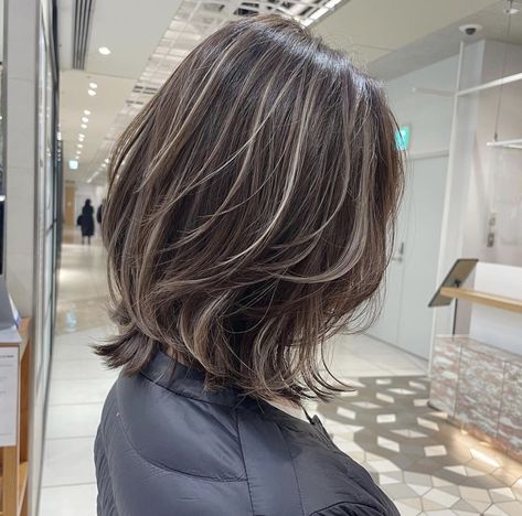 Short Hair Streaks Highlights, Korean Short Hair With Highlights, Short Hair Highlights Asian, Short Haircut Long Layers, Babylights On Short Hair, Black Short Hair Highlights, Silver Streaks In Brown Hair, Micro Highlights On Black Hair, Short Ashy Brown Hair With Highlights