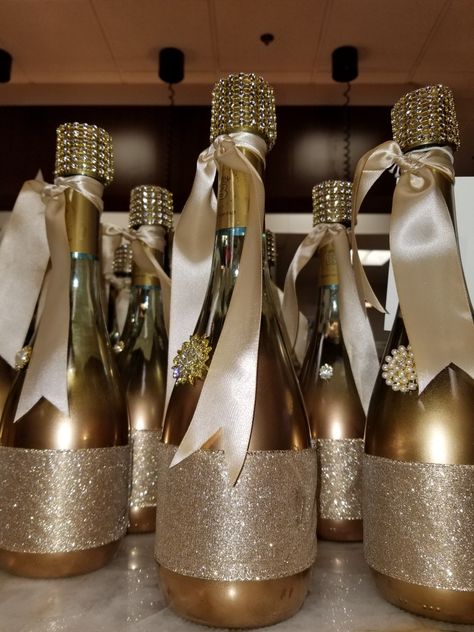 Quinceanera Wine Bottle Decorations, Champagne Party Centerpieces, Quinceanera Bottles Ideas, Apple Cider Bottles Decorated Quince, Quince Wine Bottles, Quinceanera Bottle Decorations, Quince Bottle Decoration, Champagne Bottle Decoration, Champagne Ideas