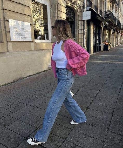 Spring Outfits 2024 Street Style, Spring Outfits Colorful, Istanbul Outfits, Spring Outfits With Jeans, Frühling Outfits, Pink Cardigan Outfit, Outfits Frühling, Outfit Printemps, Stay Rad