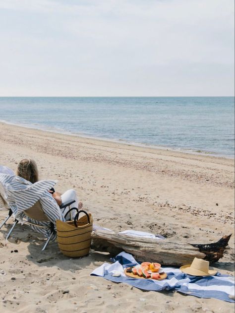 Clean Girl Summer Aesthetic, Clean Girl Summer, Grandma Aesthetic, A Well Traveled Woman, Form Style, American Summer, Martha’s Vineyard, Coastal Grandma, Old Woman