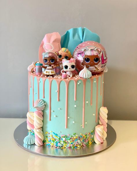 🍭Sharmilascakes on Instagram: “My new favourite.... love it love it 😊  #buttercreamcake #dripcake #cakevideo #cakes #cake #cakedecoration #london #londoncakes #instacakes…” Lol Suprise Cakes Ideas, Lol Cake, Suprise Birthday, Lol Doll Cake, 6th Birthday Cakes, Surprise Cake, Unicorn Birthday Cake, Funny Birthday Cakes, Momma Bear