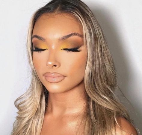 Prom Makeup Look, Yellow Eye Makeup, Pretty Eyeshadow, Yellow Makeup, Yellow Eyeshadow, Holiday Makeup Looks, Fancy Hair, Dope Makeup, Eye Makeup Designs