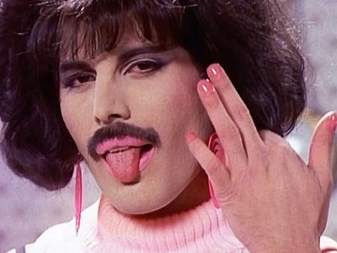 freddie mercury forever💫 on Instagram: “💅🏻💖Freddie as Melina while making of “I Want To Break Free” music video 💄 — it’s freaking third video i posting today because insta blocked…” Fred Mercury, Fairy King, I Want To Break Free, Queen Albums, Mr Fahrenheit, Queen Youtube, Freddy Mercury, Sweet Lover, We Will Rock You