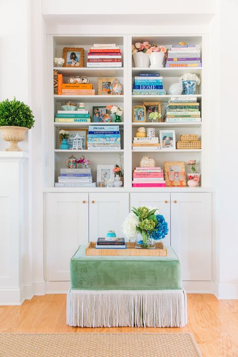 Our Top Tips for Styling Colorful Bookshelves 🌈 – Society Social Colorful Bookshelves, Rainbow Shelves, Colorful Shelf, Styling Bookshelves, Vintage Bookshelf, Styling Shelves, Cozy Reading Corners, Bookcase Styling, Society Social