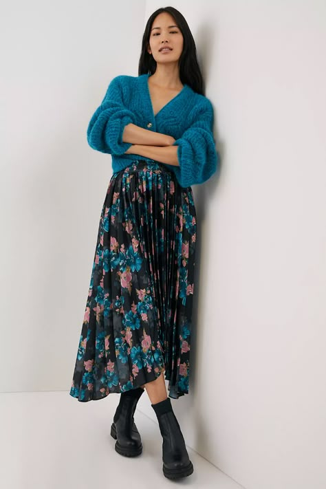 Anthropologie Clothing, Anthropologie Style, Maxi Skirt Outfits, Look Retro, Cool Winter, Neue Outfits, Quirky Fashion, Pleated Maxi Skirt, Sweater Outfit