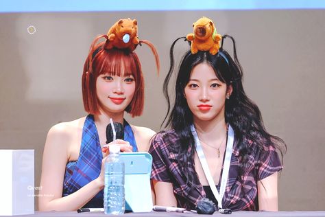 Chaewon And Kazuha, Le Sserafim Kazuha, Kazuha Lesserafim, Lesserafim Chaewon, K Pop Music, Aladdin, Kpop Idol, Mini Albums, Girl Group