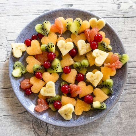 Heathy Food Ideas Breakfast, Heart Shaped Fruit, Fruit Kebab, Fruit For Breakfast, A Heart's A Heavy Burden, Shaped Fruit, Fruit Kebabs, Heavy Burden, Charcuterie Recipes