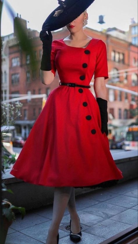 50s Outfits, 1950s Fashion Dresses, Vintage Red Dress, Look Retro, Fit And Flare Skirt, Vintage 1950s Dresses, Retro Mode, Vestidos Vintage, 50s Dresses