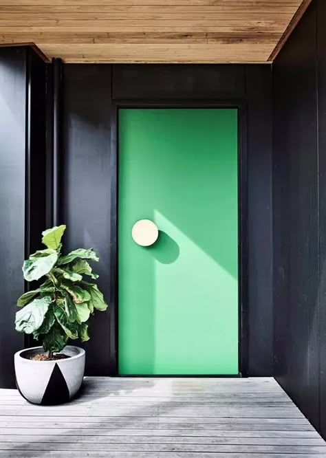 a stylish modern green front door Modern Front Porch Decor, Green Interior Paint, Modern Front Porches, Green Front Doors, Modern Porch, Modern Entrance, Green Interior, Entrance Porch, Front Door Colors