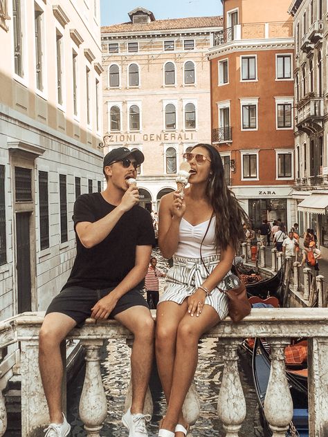 Gelato in Venice Italy Venice Couple Pictures, Couple Poses Italy, Italy Photo Poses, Venice Italy Outfit Autumn, Italy Couple Pictures, Venice Italy Photo Ideas, Italy Photoshoot Ideas, Gelato Photoshoot, Italy Couple Aesthetic