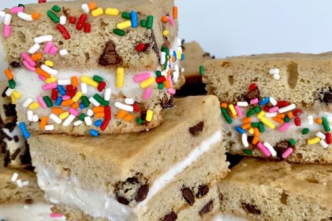 I Tried LideyLikes' Sheet Pan Chocolate Chip Cookie Ice Cream Sandwiches | Kitchn Ice Sandwich, Cookie Ice Cream Sandwiches, Soft Chocolate Cookie, Vanilla Ice Cream Sandwich, Ice Cream Sandwiches Recipe, Cookie Ice Cream, Brownie Ice Cream, Ice Cream Cookie Sandwich, Ice Cream Sandwiches