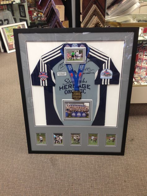 JERSEY WITH METAL & PHOTOS ! Framed Jersey And Medal, Soccer Jersey Frame Ideas, Framed Soccer Jersey Ideas, Tshirt Frame Display Diy, Jersey Frame Ideas, Shadow Box Jersey, Jersey Frame, Sports Medal Display, Football Presents