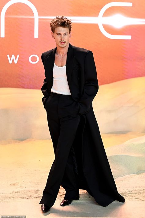 Zendaya and Florence Pugh leads the stars at Dune premiere Dracula Costume, Slinky Black Dress, Wool Long Coat, Robot Suit, Vampire Costume, Austin Butler, Florence Pugh, Wedding Suits Men, Double Breasted Coat