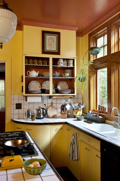 Love the Counter Top Paint Kitchen Sink, White Shaker Kitchen Ideas, 1920s Kitchen Remodel, 1910s House, Shaker Kitchen Ideas, Kitchen Lighting Ideas For Low Ceilings, 1900s Kitchen, Craftsman Kitchens, 1920s Kitchen