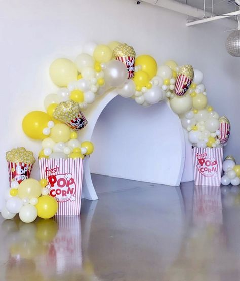 Popcorn Balloon Arch, Popcorn Balloon, Carnival Balloons, Carnival Wedding Theme, Scary Movie Night, Fall Carnival, Carnival Birthday Party Theme, Carnival Circus, Carnival Wedding