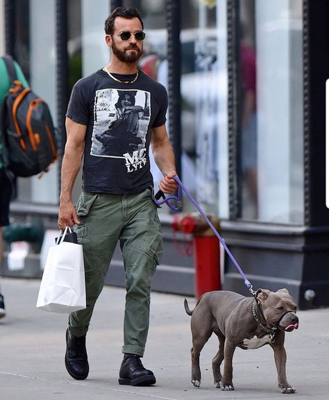 Military Boots Outfit, Best Dressed Men, Walking Style, Boots Outfit Men, Justin Theroux, Mens Casual Outfits Summer, Best Dressed Man, Outfits Hombre, Mens Outfit Inspiration