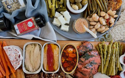 Seacuterie Board Ideas, Seacuterie Boards, Smokehouse Ideas, Seafood Charcuterie, Tinned Seafood, Serving Cvnt, Salmon Capers, Seaweed Chips, Smoked Fish Dip