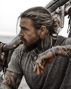 Long Viking Hair Men, Viking Hair Styles For Men, Viking Druid, Curly Man, Kevin Creekman, Viking Haircut, Man Bun Hairstyles, Viking Men, Viking Hair