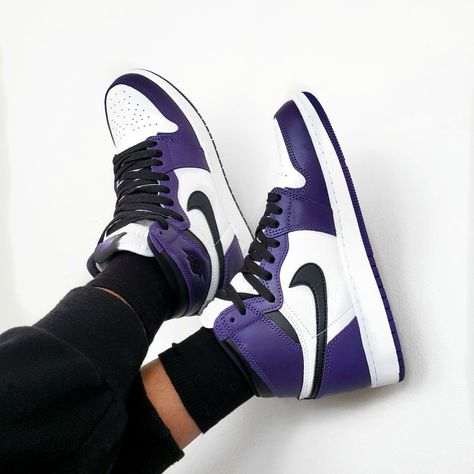 Jordan Outfits Womens, Air Jordan 1 Court Purple, Jordan 1 Court Purple, Nike Women Outfits, Jordan Outfit Women, Purple Basketball Shoes, Purple Basketball, Retro Jordans, Nike Air Jordan 1 High