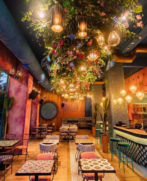 Spanish Cafe Design, Funky Restaurant Design, Mexican Cafe Aesthetic, Mexican Restaurant Aesthetic, Mexican Coffee Shop, Eclectic Cafe, Mexican Cafe, Mexican Restaurant Decor, Dream Cafe