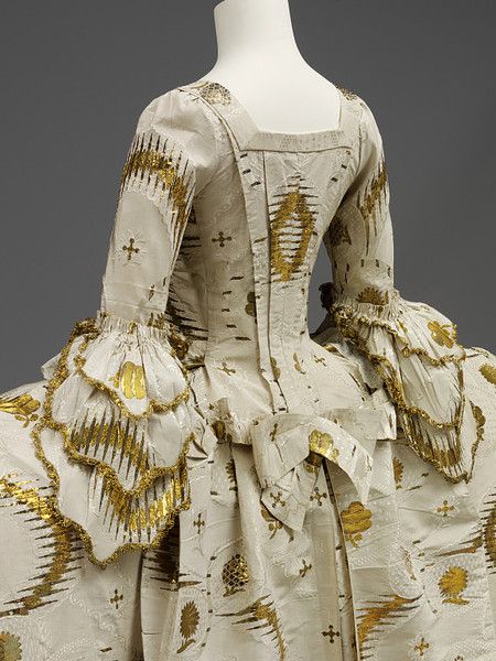 'Pagoda sleeves,' mid-18th c. Rococo, the era of Marie Antoinette and  mistress to the king, Jeanne Antoinette Poisson (aka Madame de Pompadour). 1700 Fashion, 18th Century Women, 18th Century Dress, Rococo Fashion, 18th Century Costume, 18th Century Clothing, Century Dress, Court Dresses, 18th Century Fashion